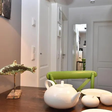 Beautiful In With Garden Apartment